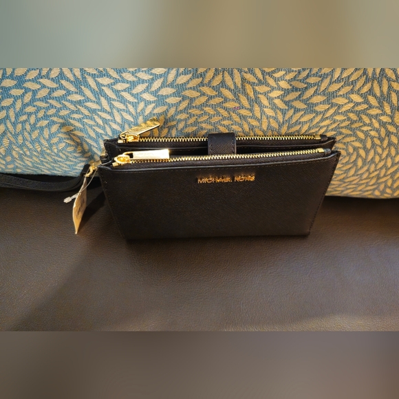 Brand new black michael kors wristlet - Picture 2 of 8